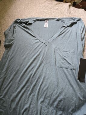 Mono B Women's Short Sleeve V-Neck Pocket Tee in Slate Blue